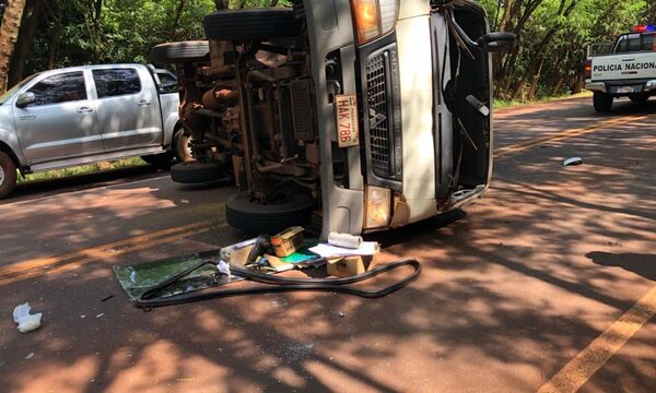Joven vuelca su camión tras perder control en Santa Rita y casi provoca una tragedia – Diario TNPRESS