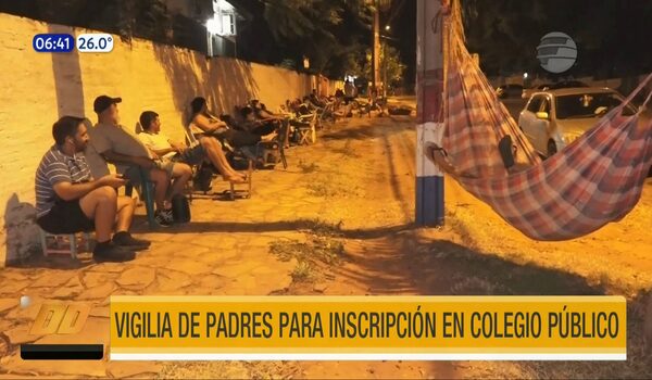 Vigilia de padres para inscripción en colegio público de Limpio | Telefuturo