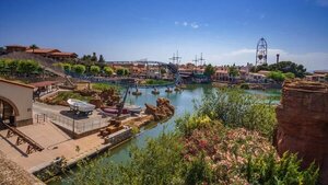 14 heridos en un parque de atracciones español al caer un árbol sobre una montaña rusa infantil