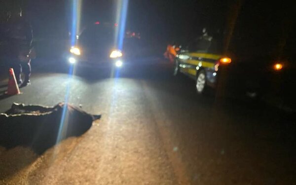 Hermanos fallecieron en accidente rutero al ir a auxiliar a otro herido en carrera de motos