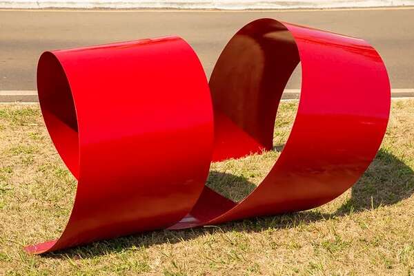 Esculturas se destacan en lo alto - Artes Plásticas - ABC Color