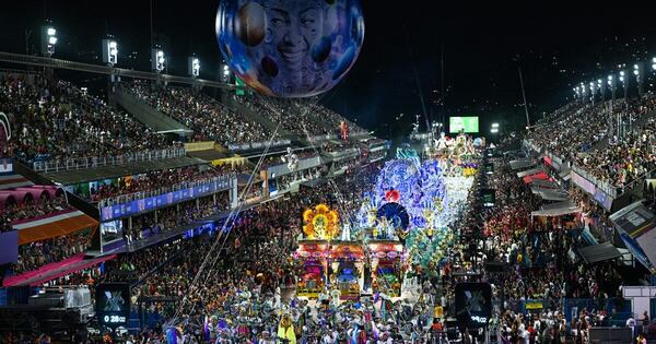 La Nación / Rio vibró con arranque del carnaval