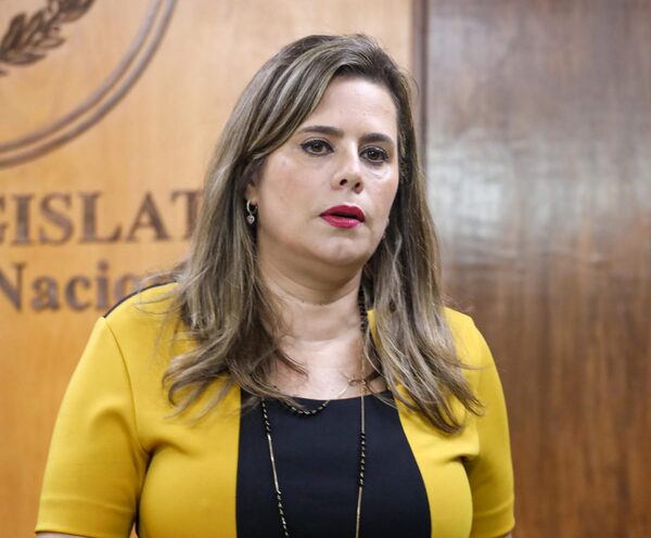 Kattya González se encuentra de buen ánimo y fuerte en primeros días de huelga de hambre, dice comunicado · Radio Monumental 1080 AM