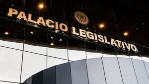 Postergan un día más presentación de la ley de servicio civil del Ejecutivo