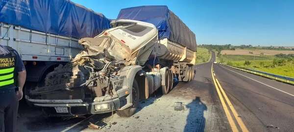Curuguaty: fuerte choque de camiones sobre la Ruta PY03 - Nacionales - ABC Color