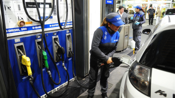 El consumo de combustible en Argentina cae tras fuertes subidas - Revista PLUS