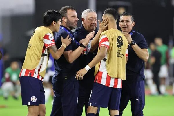 El fútbol de Carlos Jara Saguier: “Parar y tocar” y “jugar fácil” - Selección Paraguaya - ABC Color