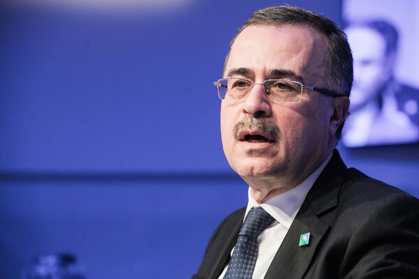 T铆tulo: Presidente de Aramco prev茅 subida en la demanda de petr贸leo mundial en 2025 - Revista PLUS