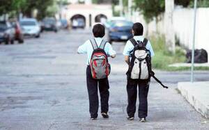 Cuida la espalda de tus hijos: Recomendaciones para el peso de las mochilas escolares