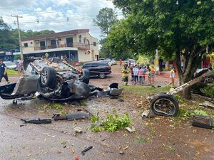 Accidente en Hohenau: Explosión de neumático provoca vuelco con dos heridos leves