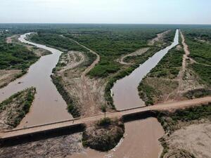 Repunte del río Pilcomayo riega el Chaco paraguayo hasta General Díaz