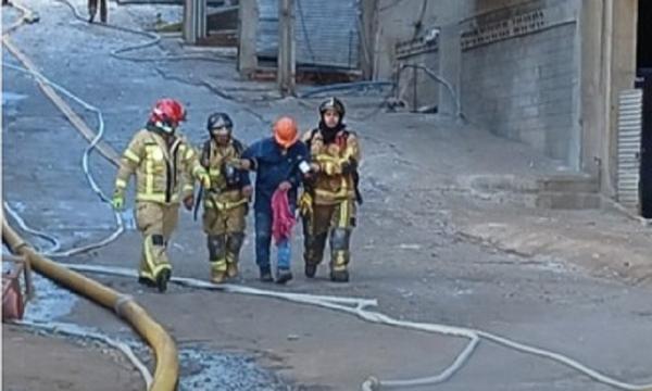 Rescate exitoso en incendio de edificio en Ciudad del Este - Noticiero Paraguay