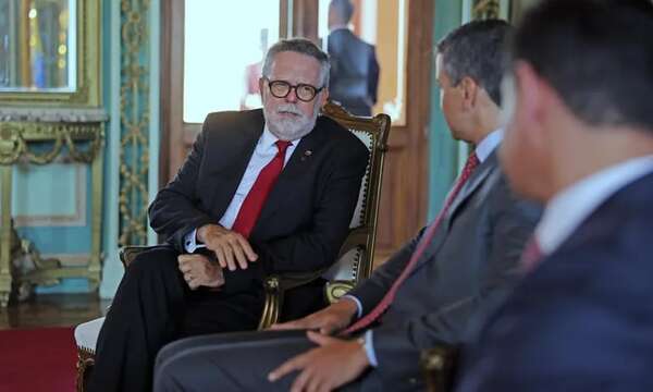 Embajador de Venezuela se acredita tras cinco años de ruptura - Política - ABC Color