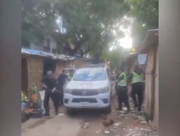 Policías heridos por piedras tras detener a un supuesto delincuente en la Chacarita · Radio Monumental 1080 AM