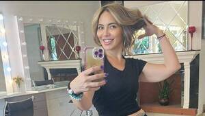 ¡Clara Franco estrena look al natural!