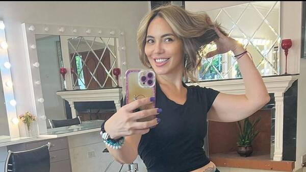 ¡Clara Franco estrena look al natural!