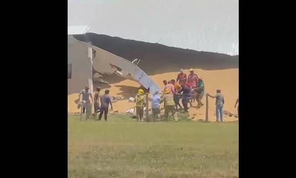 [VIDEO] Quedó atrapado tras derrumbe de un silo y así sus compas le rescataron