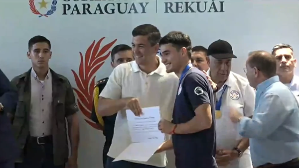 Homenajean en Mburuvicha Róga a la Albirroja Sub 23, campeona del Preolímpico 2024 - Noticiero Paraguay