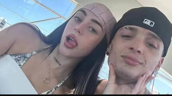 [VIDEO] La novia de Peso Pluma le sacó la roja por un vídeo con otra