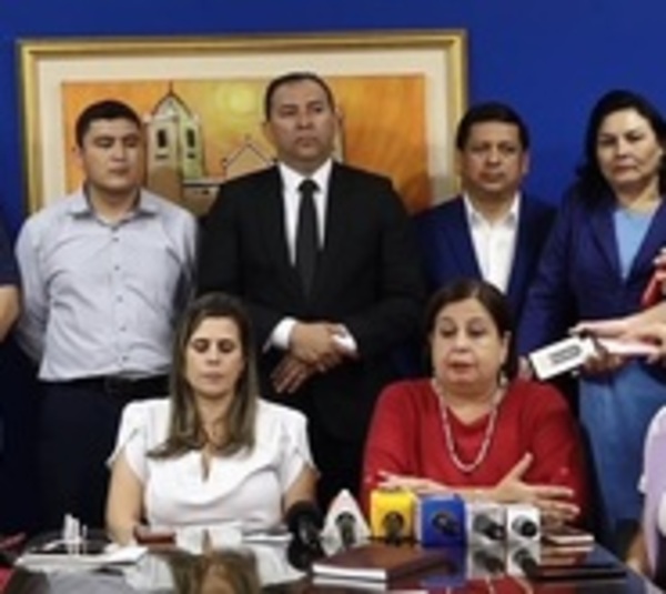 Parlamentarios opositores manifiestan su apoyo a Kattya - Paraguay.com