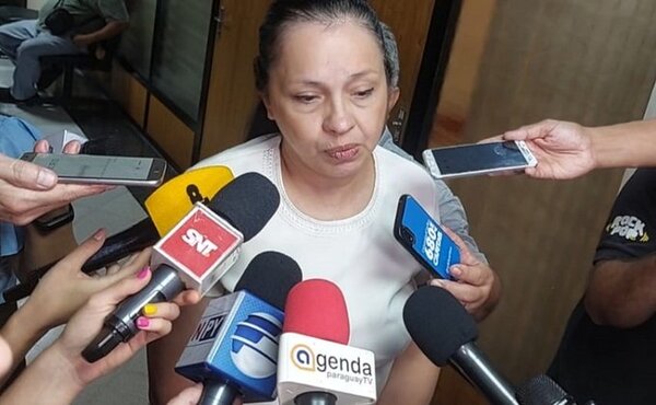 Senadora Yolanda Paredes afirma que “Senadores Excruzada” se prestan como “prostitutas”