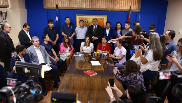 Multibancada opositora conforma nuevo bloque y se solidariza con Kattya González