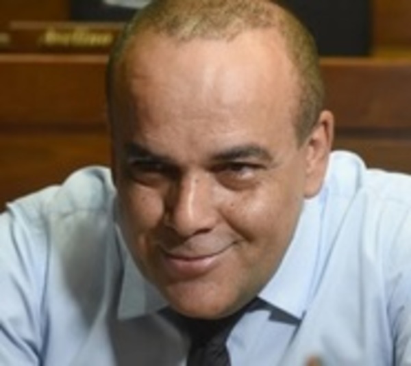 Bachi confirma que hay un equipo que busca "causales" contra Kattya - Paraguay.com
