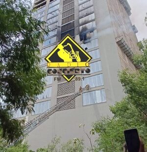 Confirman riesgo de derrumbe de edificio incendiado