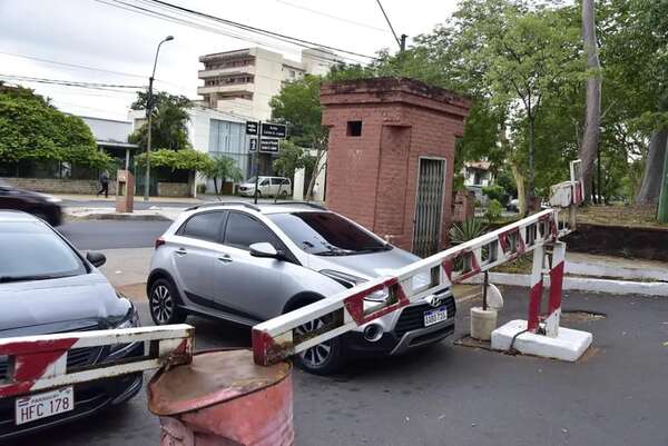 Joven baleada en parque Carlos Antonio López sigue internada el terapia - Policiales - ABC Color
