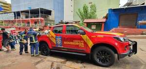 Bomberos brasileños refuerzan combate del incendio en Ciudad del Este - ABC en el Este - ABC Color