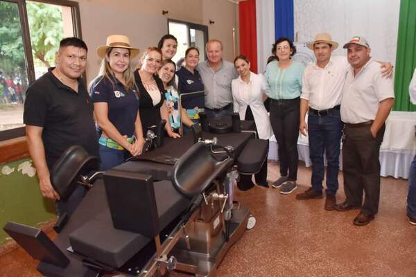 Gobernación de itapúa entrega mesa quirúrgica al Hospital Distrital de Tomás Romero Pereira