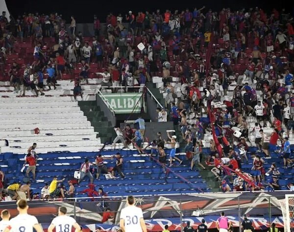 Tribunal sanciona a hinchas, económicamente y con pérdida de puntos a Cerro Porteño - La Tribuna