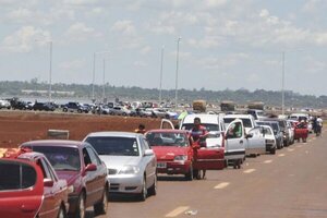 Argentinos vuelven a comprar a Encarnación y se reactivan las filas en el puente San Roque González