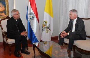 Embajador de EEUU habla con Cardenal paraguayo sobre democracia | 1000 Noticias