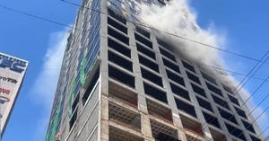  Preocupación por el riesgo de derrumbe de edificio incendiado en Ciudad del Este