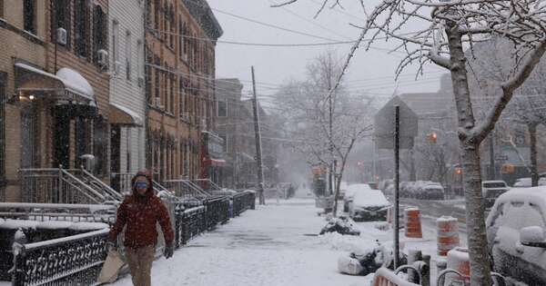 Diario HOY | Vuelos cancelados y caos de transporte por tormenta de nieve en Nueva York