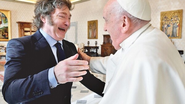 Javier Milei “construye un vínculo positivo” con el Papa
