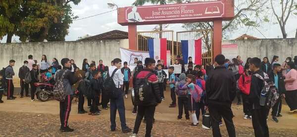 En la colonia Canindeyú amenazan con no permitir inicio de clases por falta de rubros - Nacionales - ABC Color