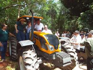 Productores agrícolas y feriantes reciben asistencia del Ministerio de Agricultura - Nacionales - ABC Color