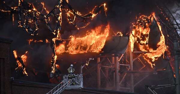 La Nación / Tras 24 horas, aún no controlan el incendio en el mayor parque de atracciones de Suecia