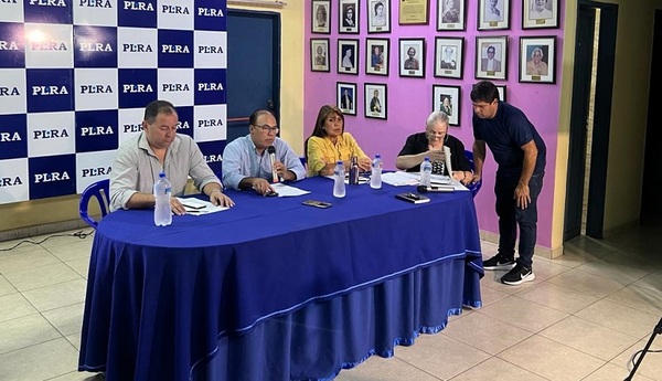 Piden expulsión de senadores que apoyen la pérdida de investidura de Kattya González