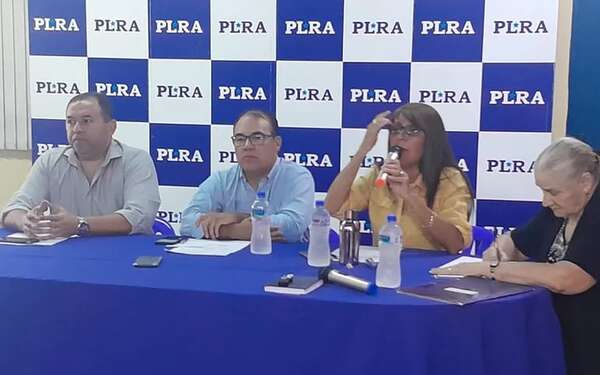 Expulsan a senadores liberocartistas del PLRA por impulsar pérdida de investidura de Kattya González - Política - ABC Color