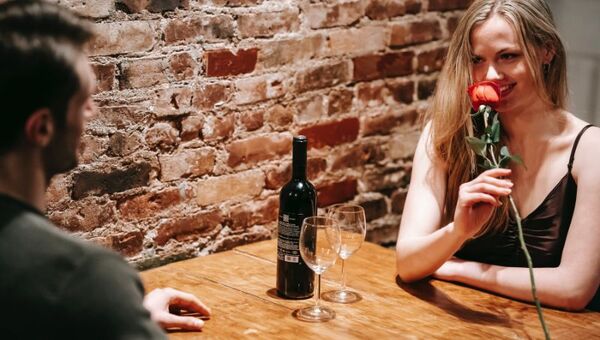 Cupido tiene apetito: prevén uso de 21.000 cubiertos y gasto de G. 200.000 por persona en restaurantes