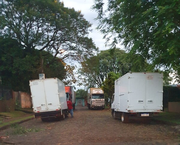 Distribuidora de Pollos K-Zero causa obstrucción vehicular en el Área 5 - La Clave