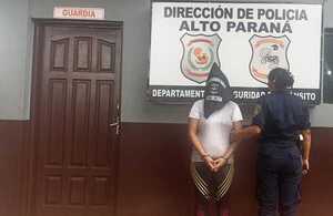 Atrapan a mujer que vendía drogas a adictos en plena vía pública de CDE - La Clave