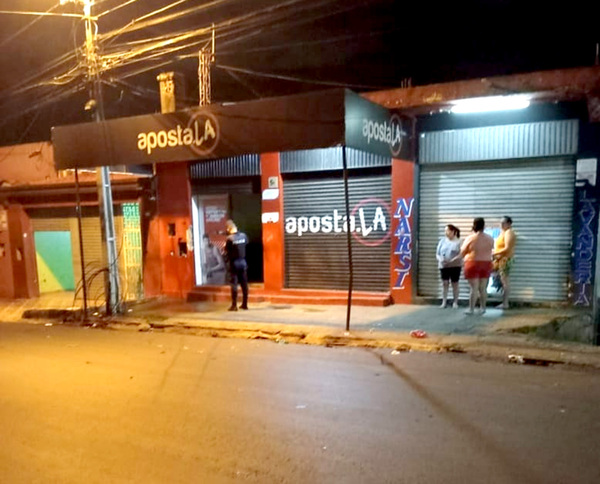 Adictos asaltan un local de apuestas deportivas y roban celular y G. 250 mil - La Clave