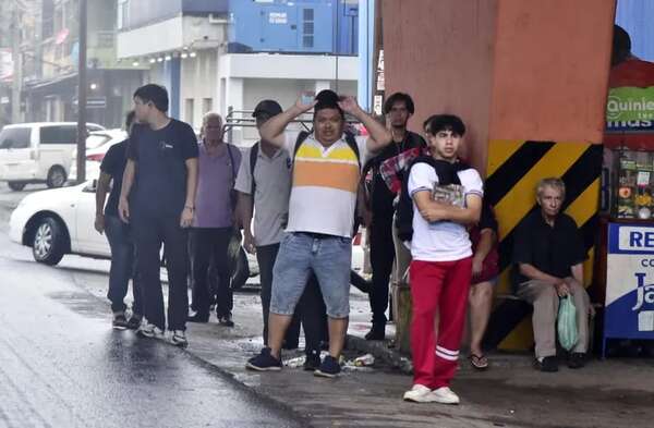 Transporte dice que es severo ante reguladas, pero en paradas se ve lo contrario - Economía - ABC Color