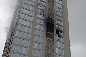 Edificio sigue quemándose en CDE