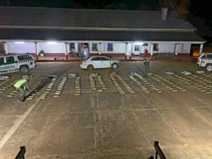 Un automóvil paraguayo accidentado en Corrientes ocultaba 263 kilos de marihuana: el conductor fue detenido