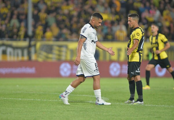 Futbolista paraguayo denunció amenazas por parte de hinchas de Peñarol | 1000 Noticias